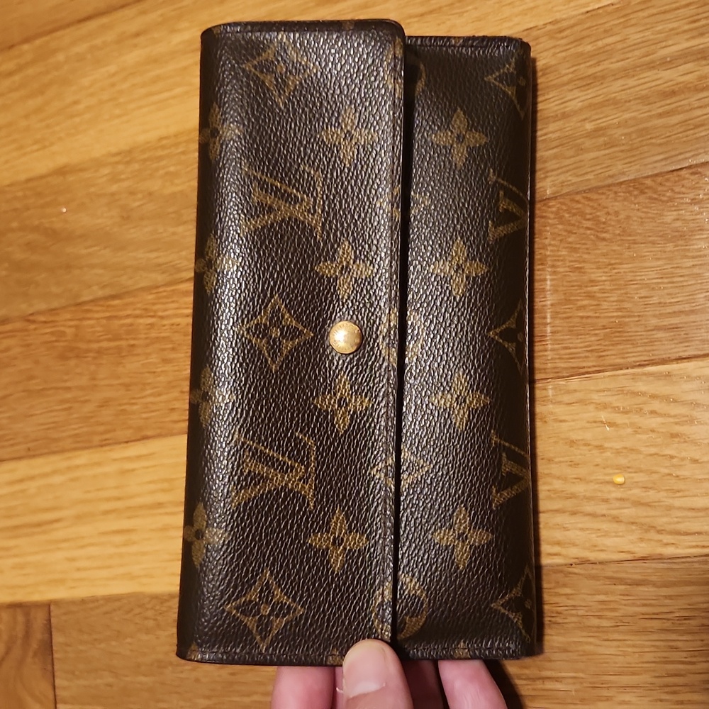 LOUIS VUTTION ANTIQUE MONOGRAM WALLET